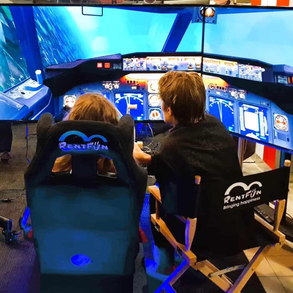 We are a flight simulator rental with delivery to Germany, Austria, United Kingdom and Italy. Yes, you can hire flight simulators for company team-building events, conferences, birthday parties. We are a flight simulator rental with delivery to Germany, Austria, United Kingdom and Italy. Yes, you can hire flight simulators for company team-building events, conferences, birthday parties.