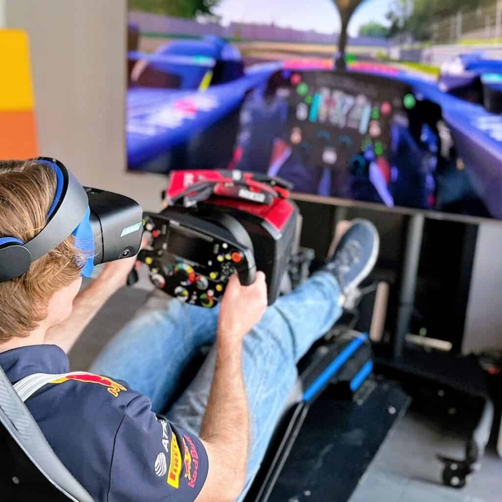 Focused driver in Virtual Reliaty with a motion Formula 1 simulator hire in Vienna.