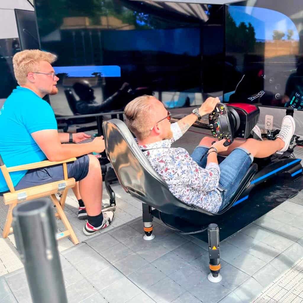 formula 1 full size simulator. Rental in EU UK. Rent Formula 1 motion simulators for company event