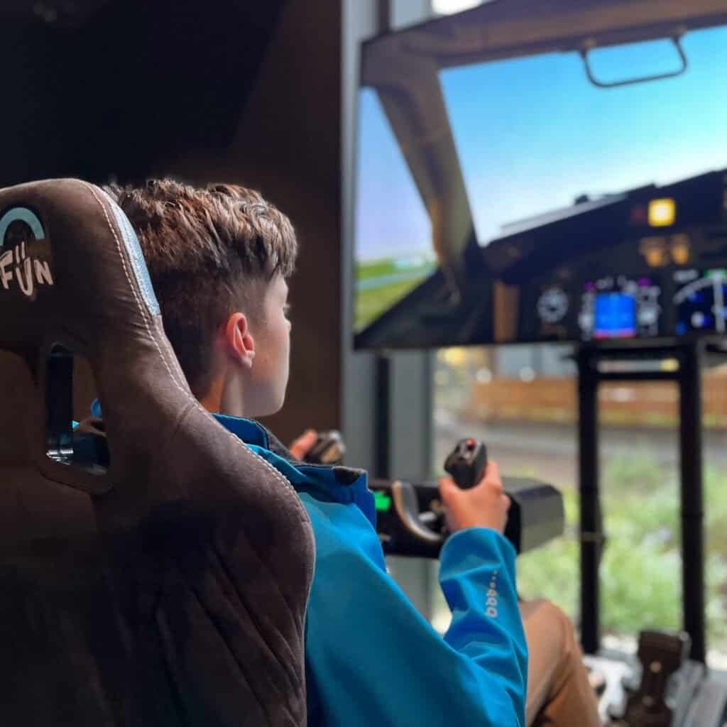 Oracle emotional branding flight experience with Boeing flight simulator