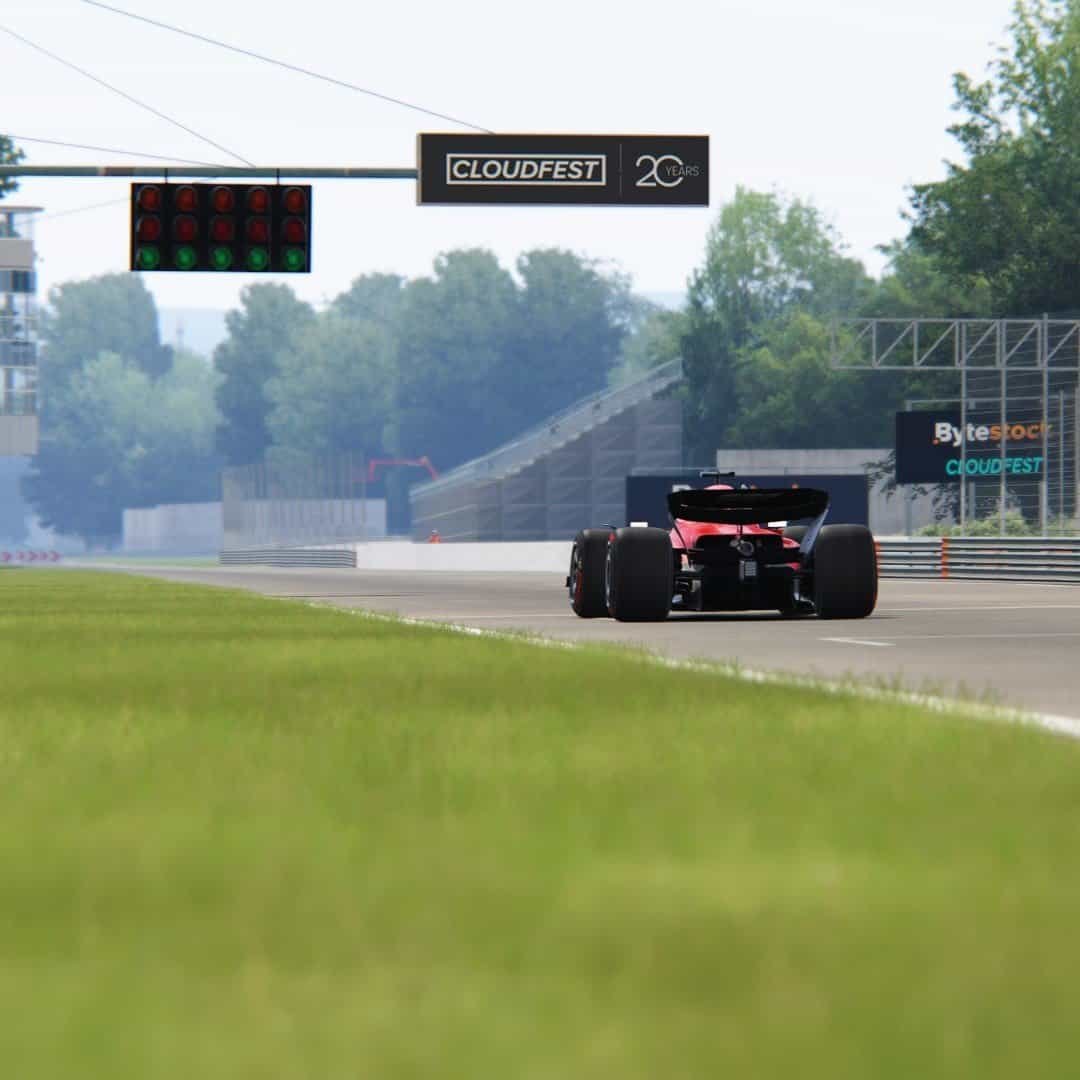 RoarFun Grand Pilot Slick red Formula @ CloudFest 20 years with CloudFest ByteStock emotional branding far shot.