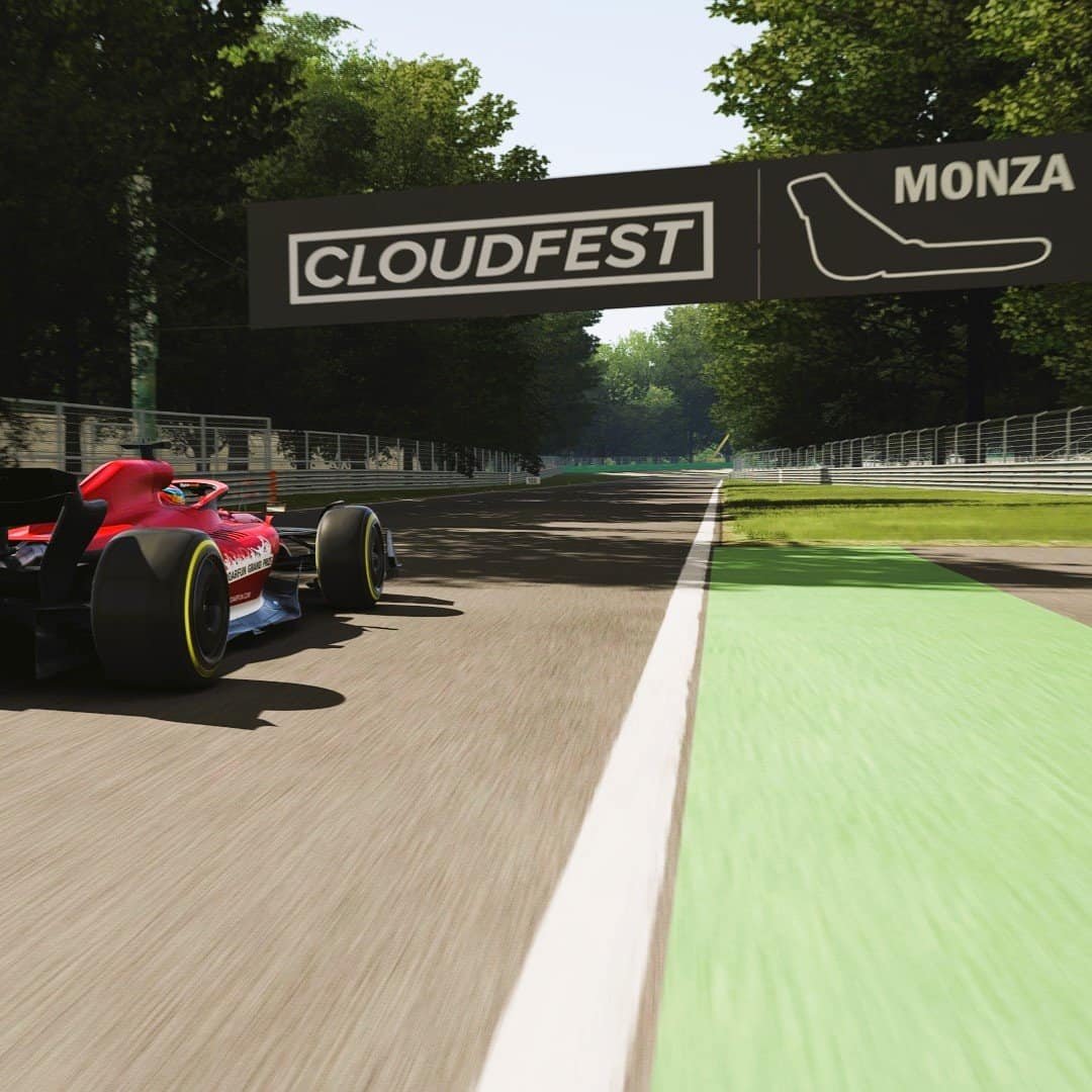 RoarFun Grand Pilot fast red Formula @ CloudFest monza emotional branding running shot.