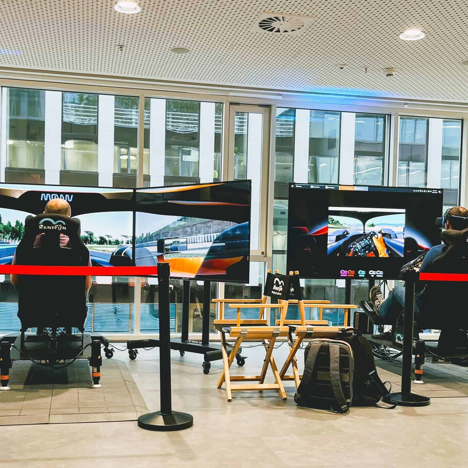 Different between screens and VR for the racing simulators.