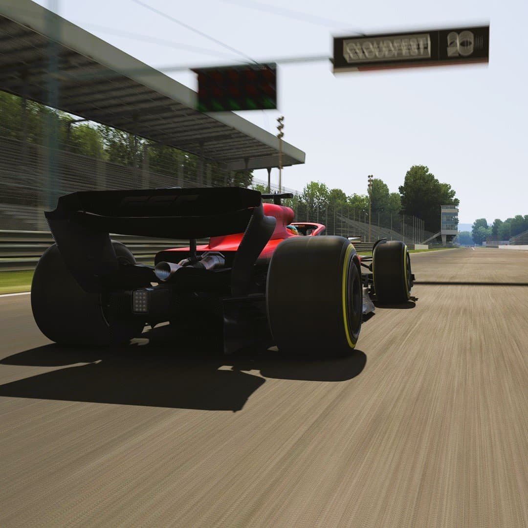 RoarFun Grand Pilot fast red Formula @ CloudFest monza emotional branding fast running shot start finish fast run.